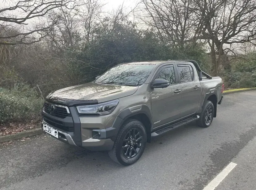 Used Toyota HiLux 204 HP (150 kW) 2025 Bronze Pickup