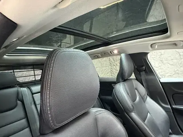 Used Volvo V60 CC Plus 190 HP (139 kW) 2020 Silver Estate