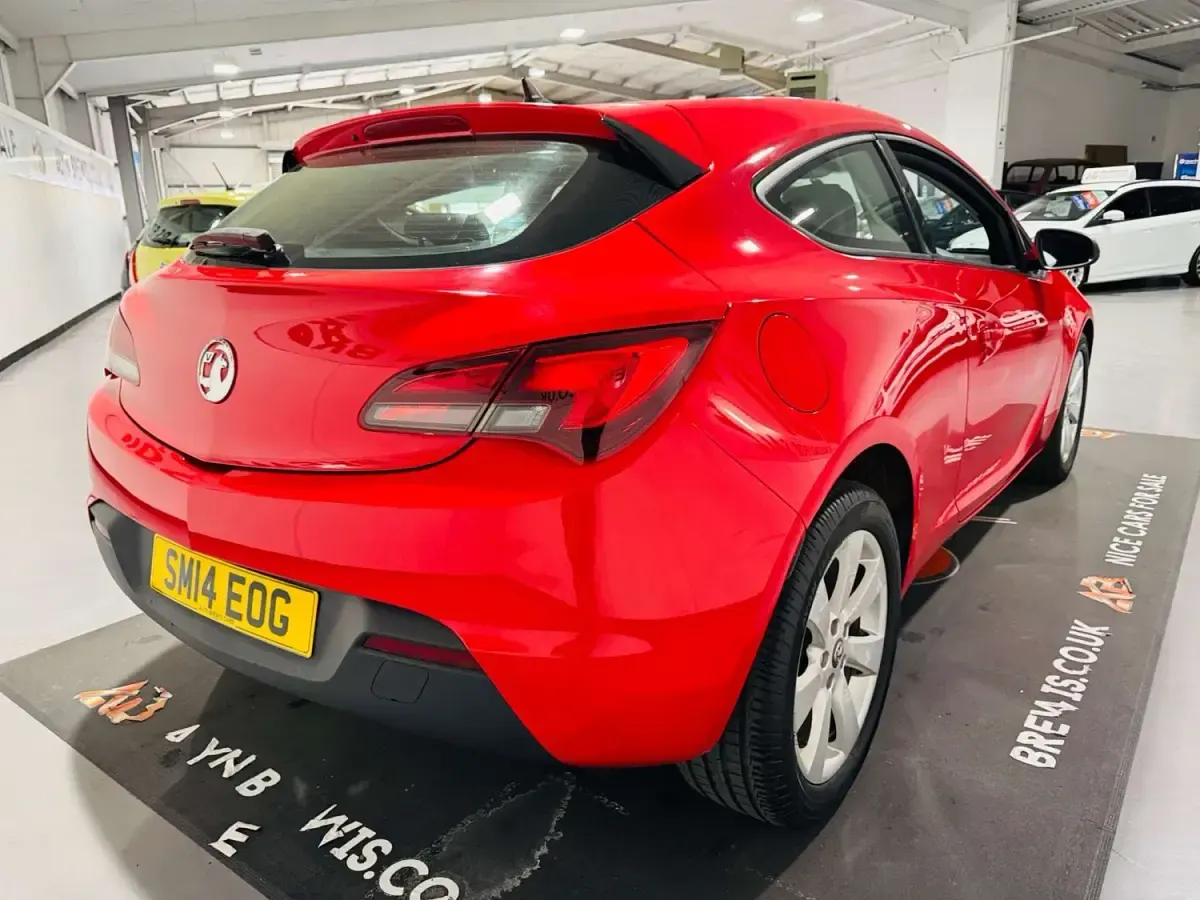 Second-hand Vauxhall Astra GTC Sport 2014 Roșu Hatchback