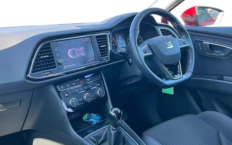 Begagnad Seat Leon FR 131 HK (96 kW) 2020 Röd Halvkombi