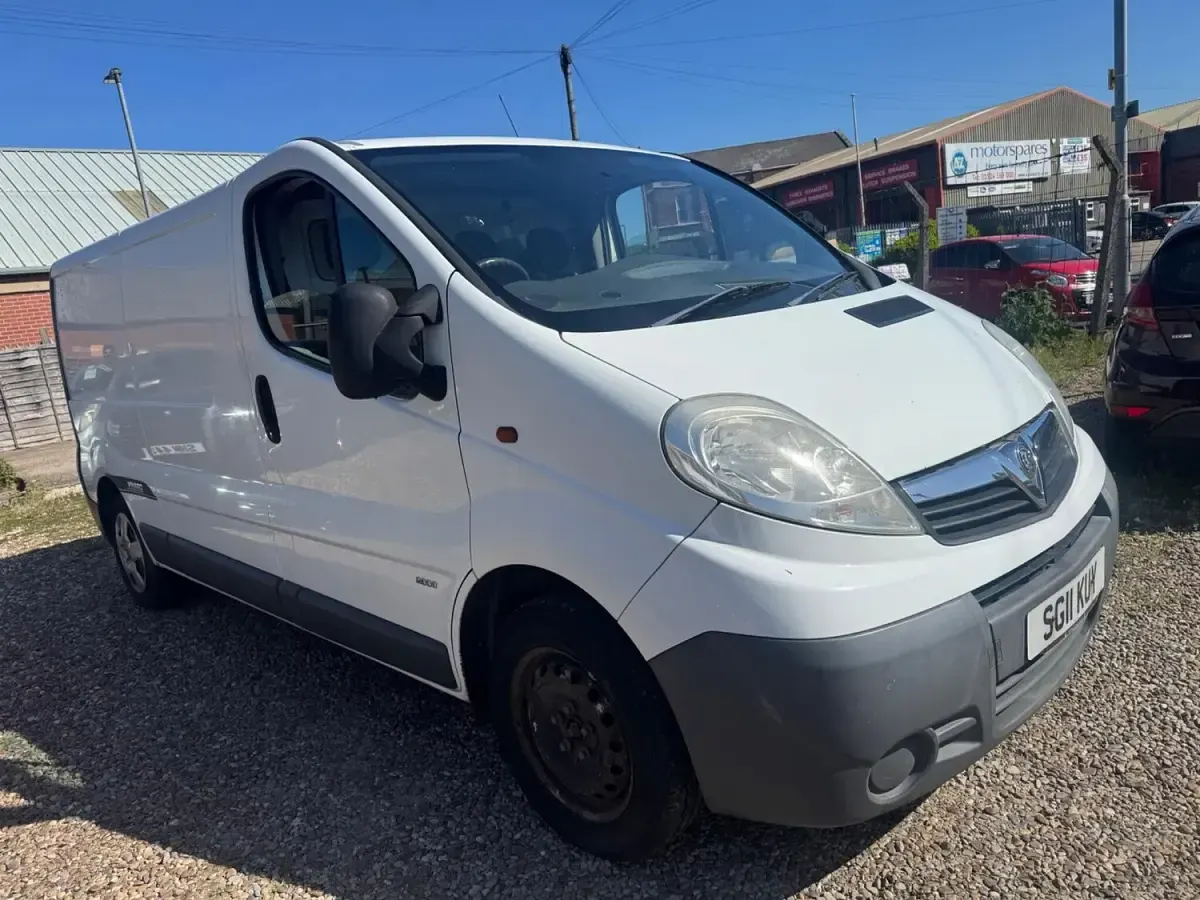 Used Vauxhall Vivaro 115 HP (84 kW) 2011 White MPV