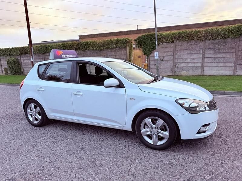 White Used 2010 Kia Ceed 2 Hatchback | £1,799 (Good price) - Image 1/4