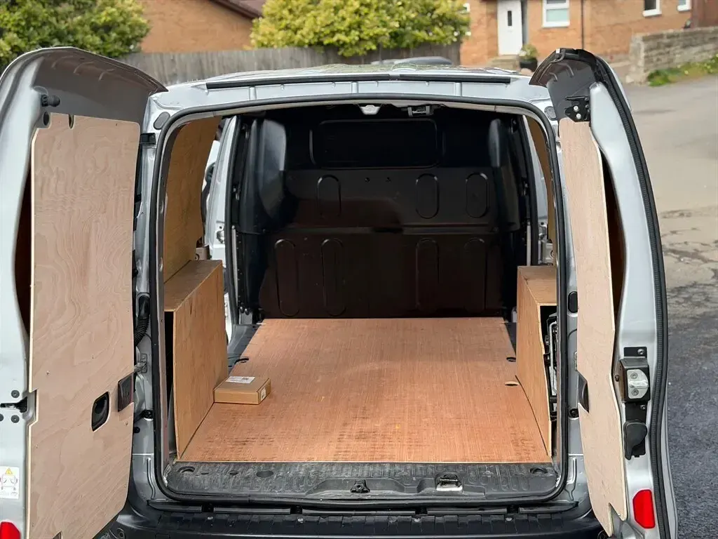 Used Nissan NV250 Acenta 95 HP (69 kW) 2021 Grey Van