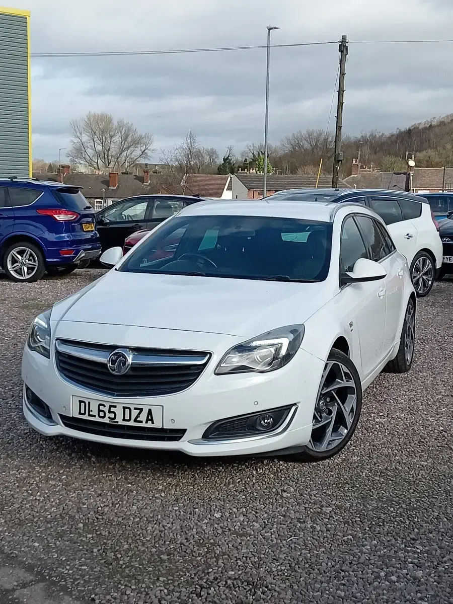 Used Vauxhall Insignia SRi 2015 White Estate
