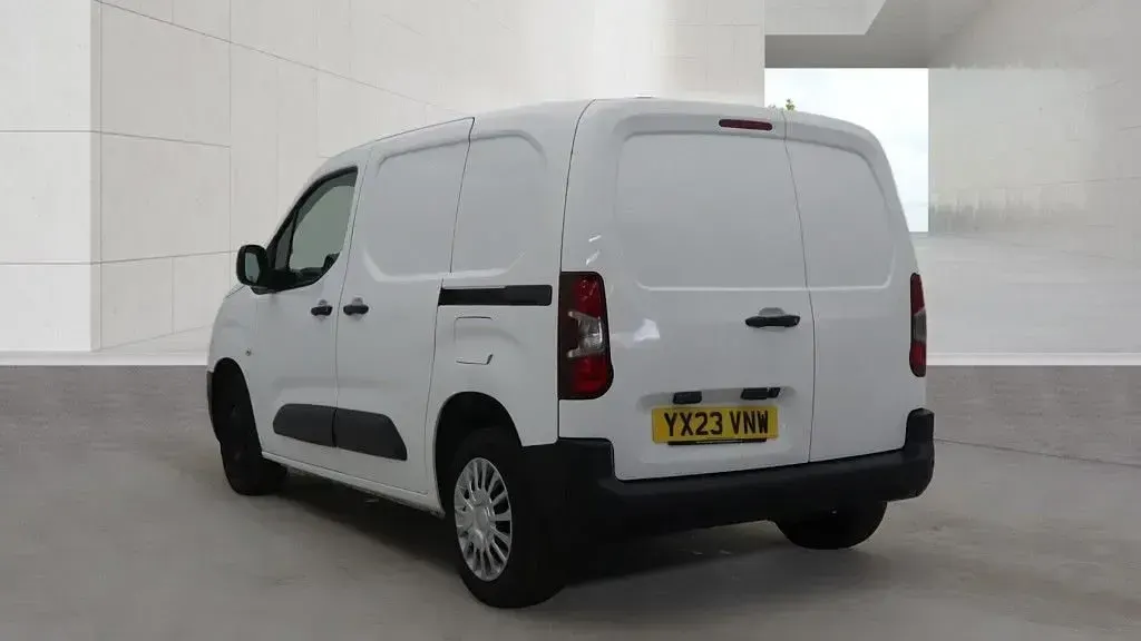 Used Toyota Proace 100 HP (73 kW) 2023 White MPV