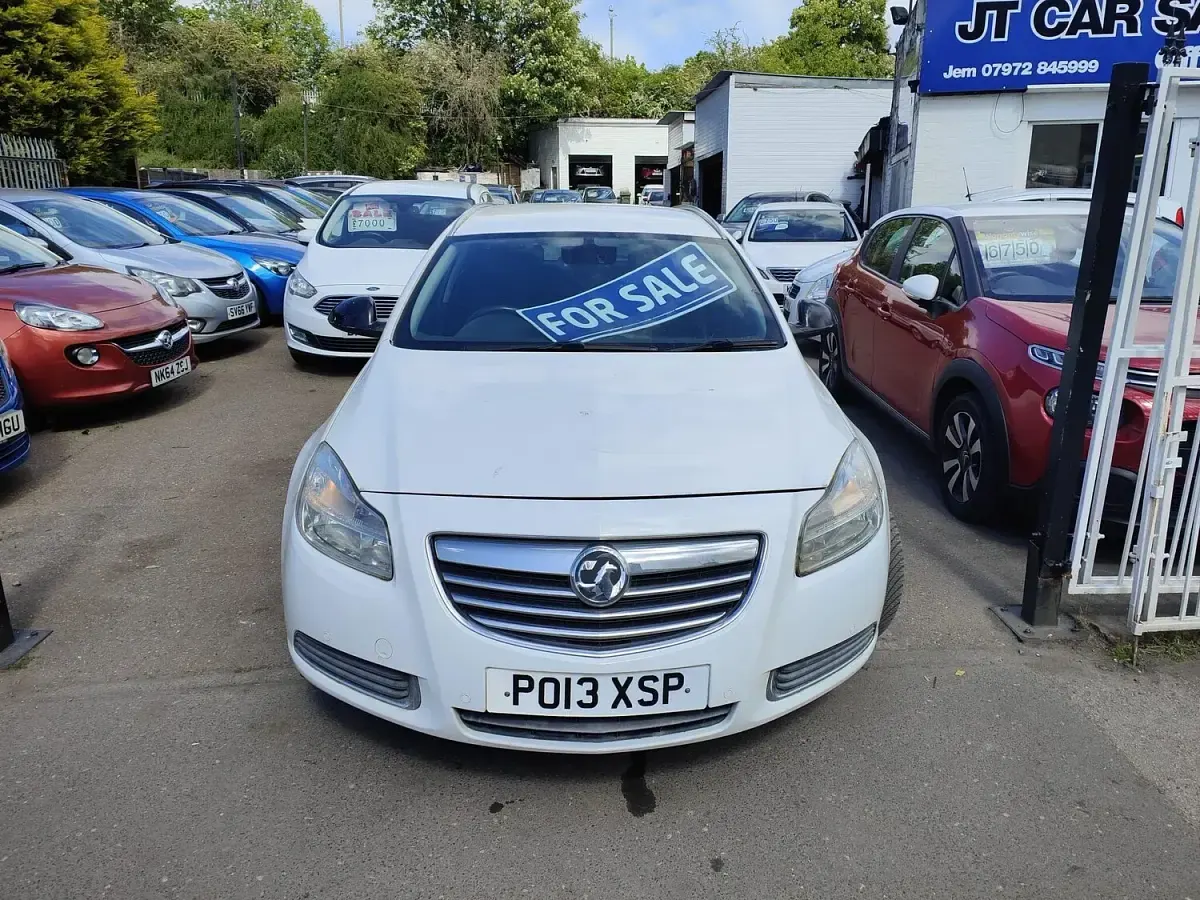 Used Vauxhall Insignia 2013 White Estate