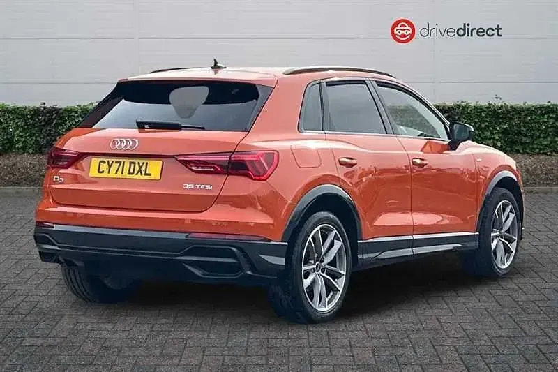 Begagnad Audi Q3 Black Edition 150 HK (110 kW) 2022 Orange SUV