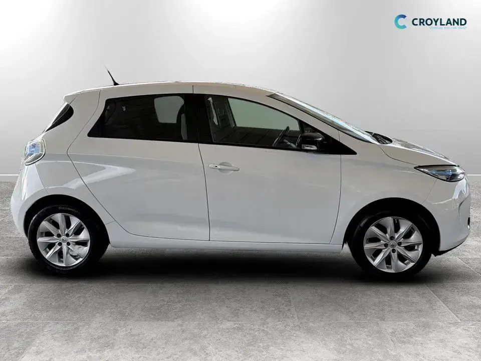 Used Renault Zoe Dynamique 64 kW (88 HP) 2016 White Hatchback