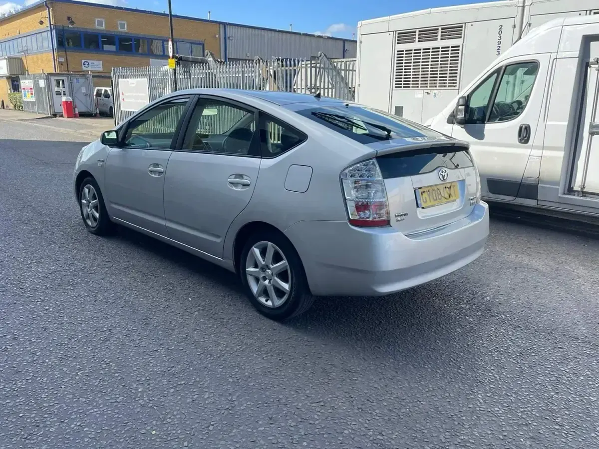 Usado Toyota Prius 76 HP (55 kW) 2008 Prateado Citadino