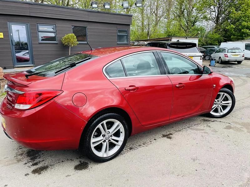 Used Vauxhall Insignia SRi 160 HP (117 kW) 2010 Red Hatchback