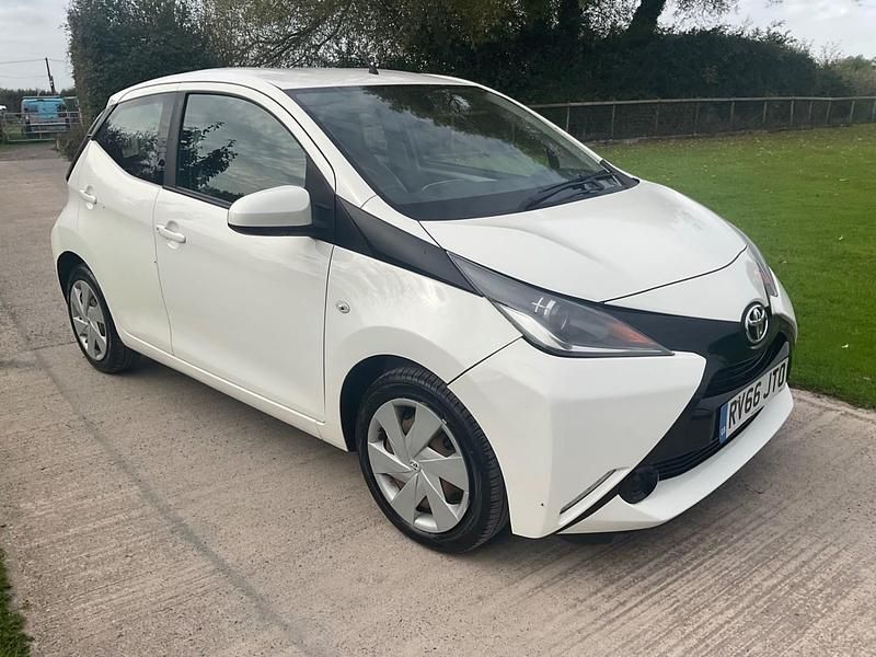 White Used 2016 Toyota Aygo X-play Hatchback | £2,000 - Image 1/4