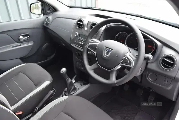 Used Dacia Sandero Essentiel 90 HP (66 kW) 2020 White Hatchback