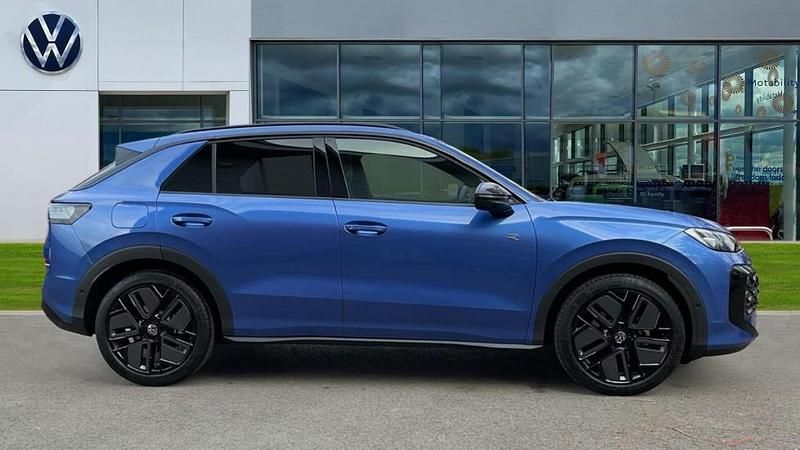 New VW T-Roc R-line 150 HP (110 kW) 2026 Petrol blue metallic black SUV