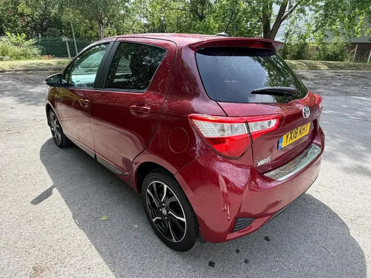Used Toyota Yaris Design 111 HP (81 kW) 2018 Red Hatchback