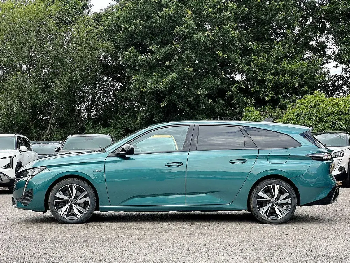 Used Peugeot 308 SW Allure 178 HP (130 kW) 2023 Blue Estate