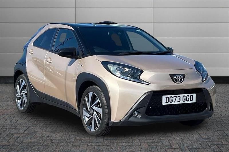 Used Toyota Aygo X 72 HP (52 kW) 2023 Ginger beige with black SUV