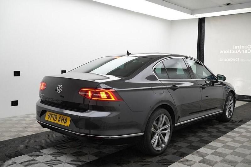Used VW Passat GT 150 HP (110 kW) 2019 Grey Sedan
