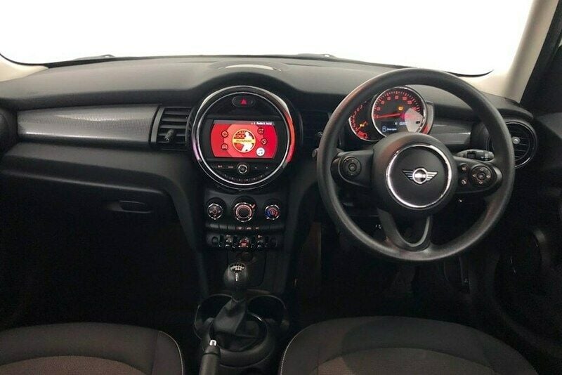 Used Mini Cooper Classic 136 HP (100 kW) 2019 White Hatchback
