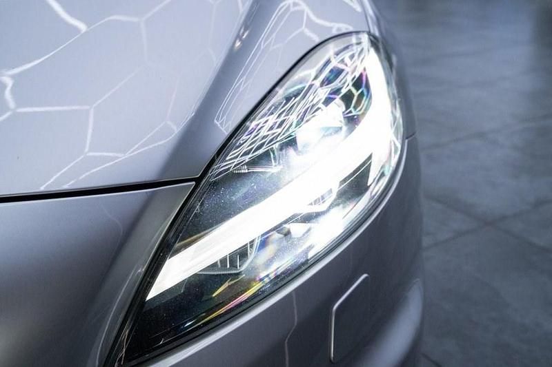 Used Volvo V40 R-Design 152 HP (111 kW) 2018 Silver Hatchback