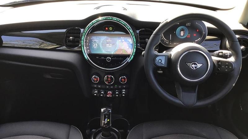 Begagnad Mini Cooper Classic 134 HK (98 kW) 2023 Grå Halvkombi