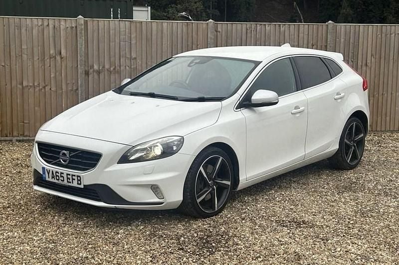 White Used 2015 Volvo V40 R-Design Estate | £8,100 (Fair price) - Image 1/1
