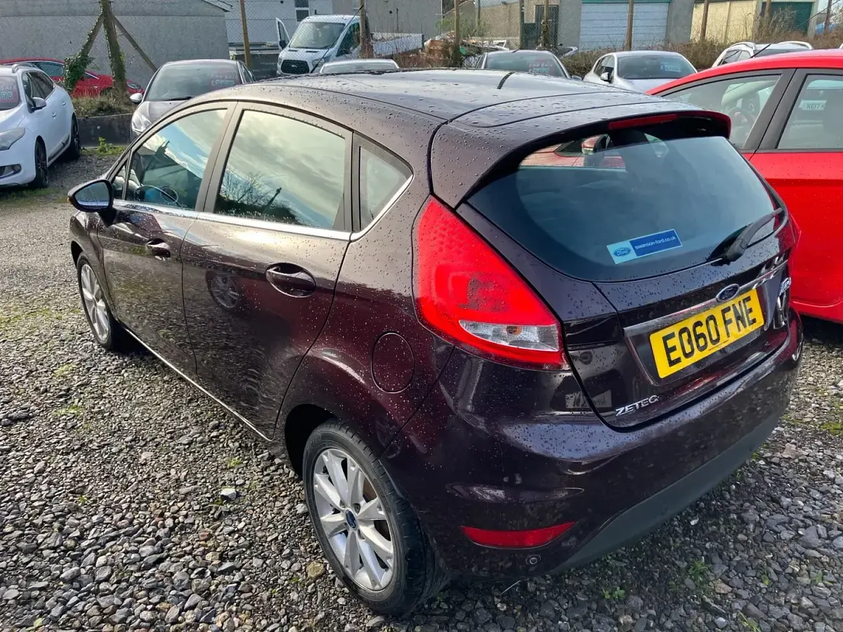 Used Ford Fiesta Zetec 96 HP (70 kW) 2010 Red Hatchback