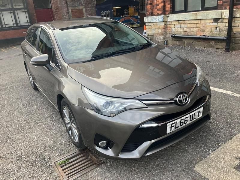 Bronze Used 2016 Toyota Avensis Business Edition Estate | £5,095 (Super price) - Image 1/4