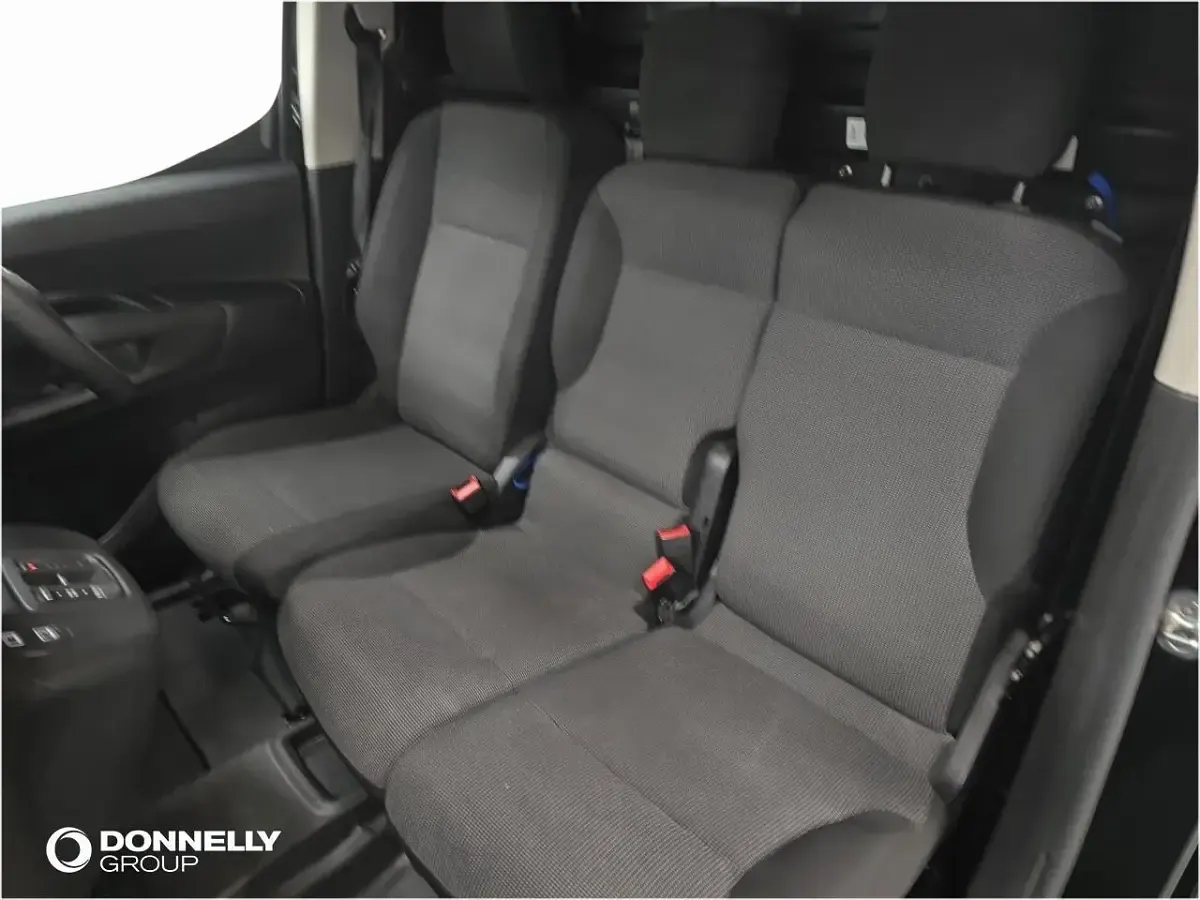Used Citroën Berlingo 129 HP (94 kW) 2024 Black MPV