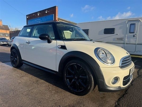 White Used 2011 Mini Cooper Hatch Hatchback | £3,291 (Expensive) - Image 1/1