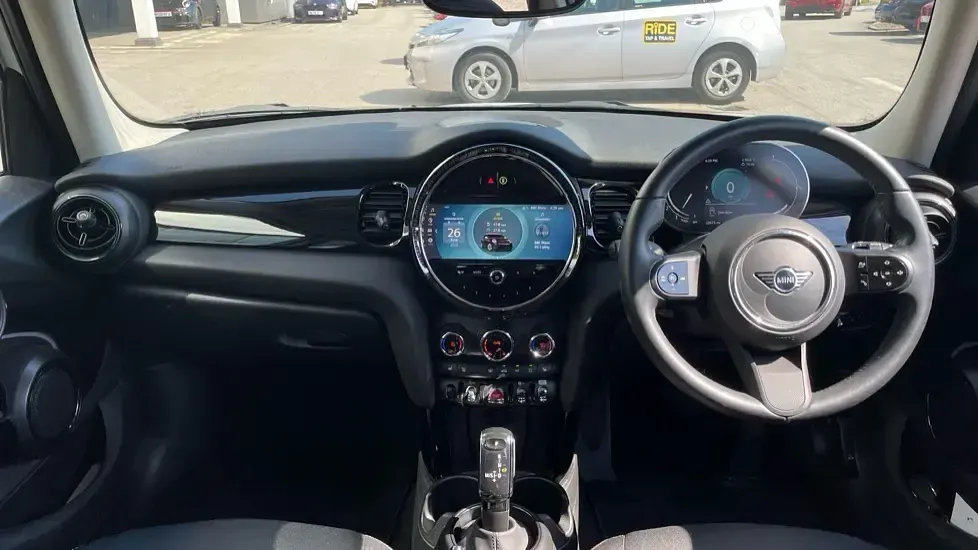 Used Mini Cooper Classic 134 HP (98 kW) 2024 White Hatchback