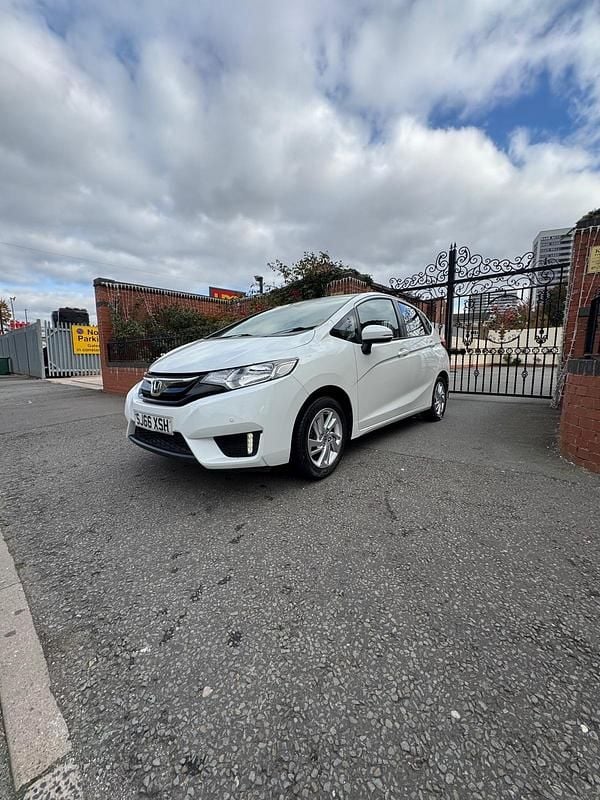 Used Honda Jazz SE 102 HP (75 kW) 2016 White Hatchback