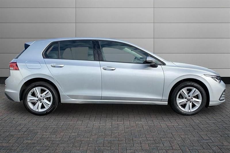 Used VW Golf VIII Life 150 HP (110 kW) 2022 Reflex silver Hatchback