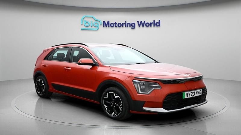 Used Kia e-Niro 147 kW (201 HP) 2023 Orange SUV