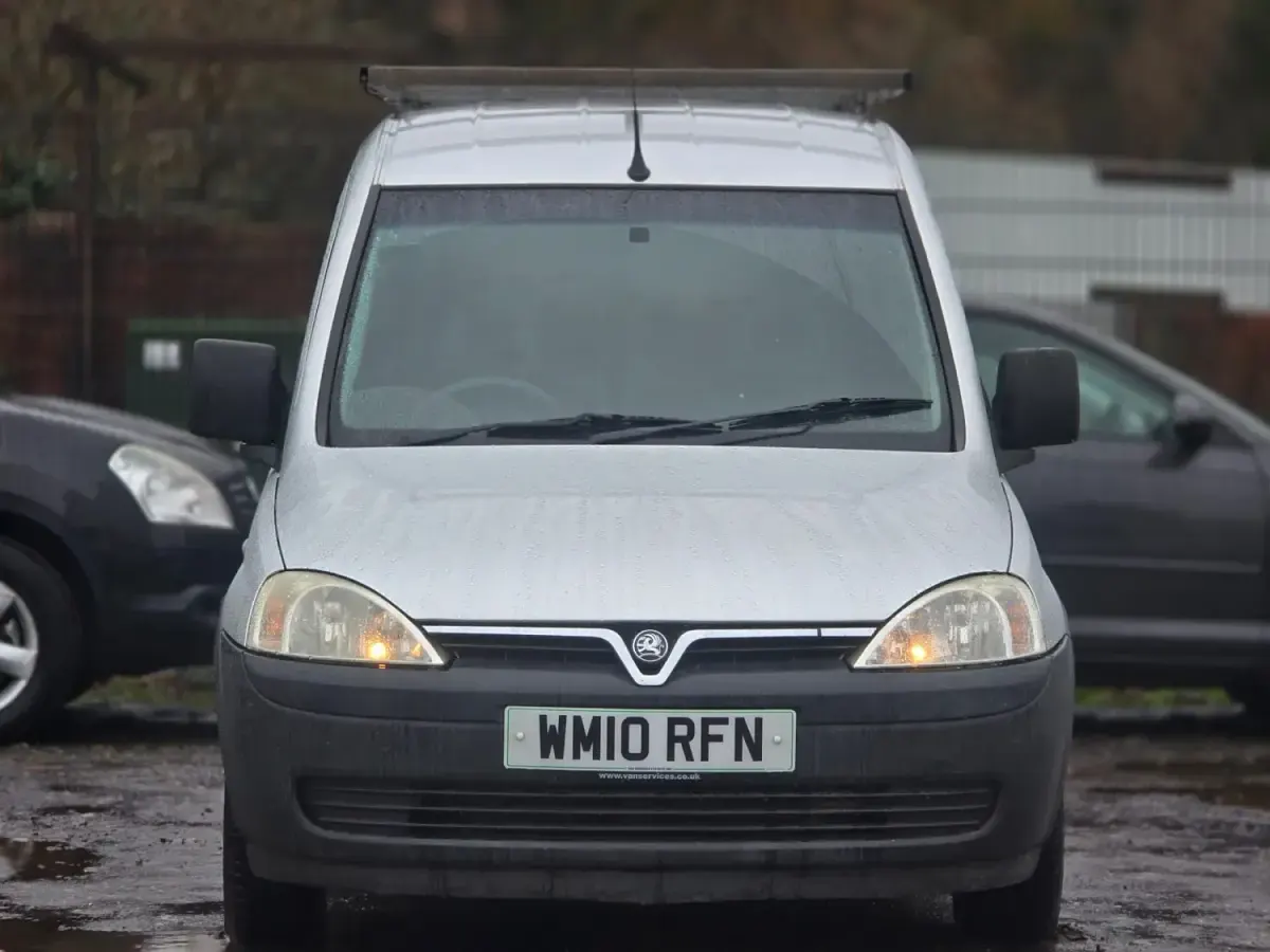 Używany Vauxhall Combo 75 KM (55 kW) 2010 Srebrny Minivan