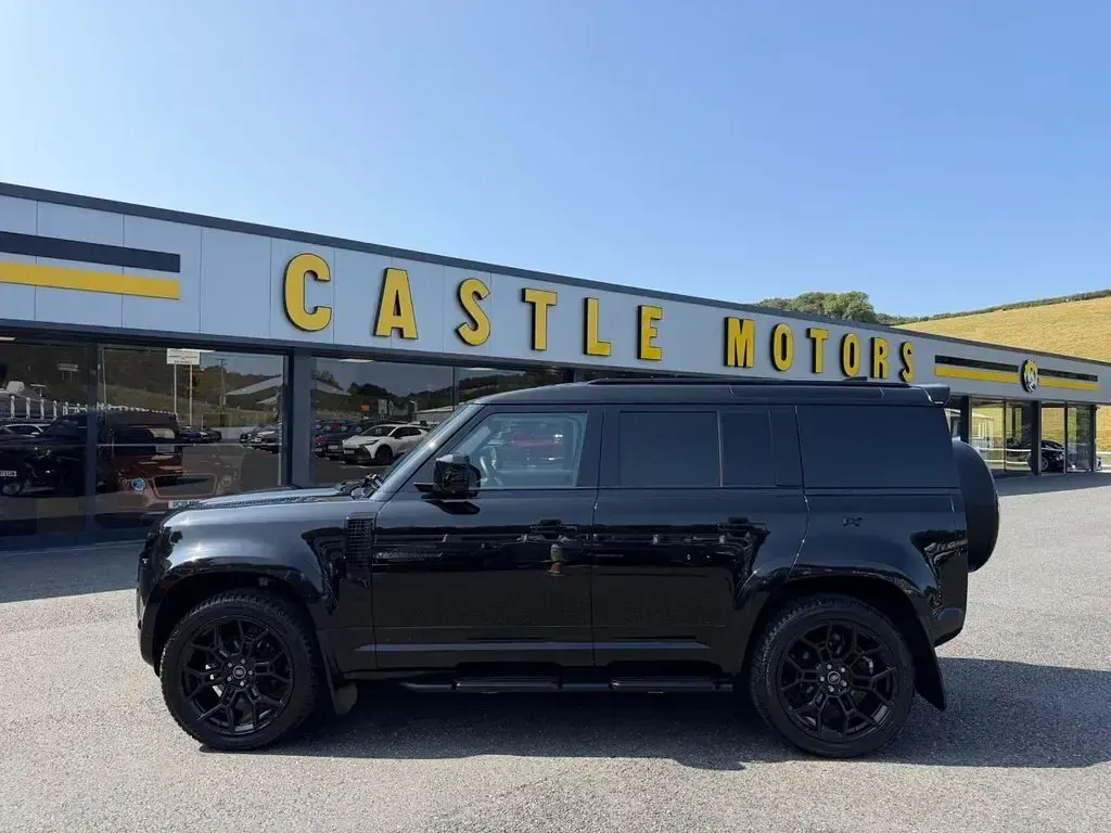 Used Land Rover Defender SE 2023 Black SUV