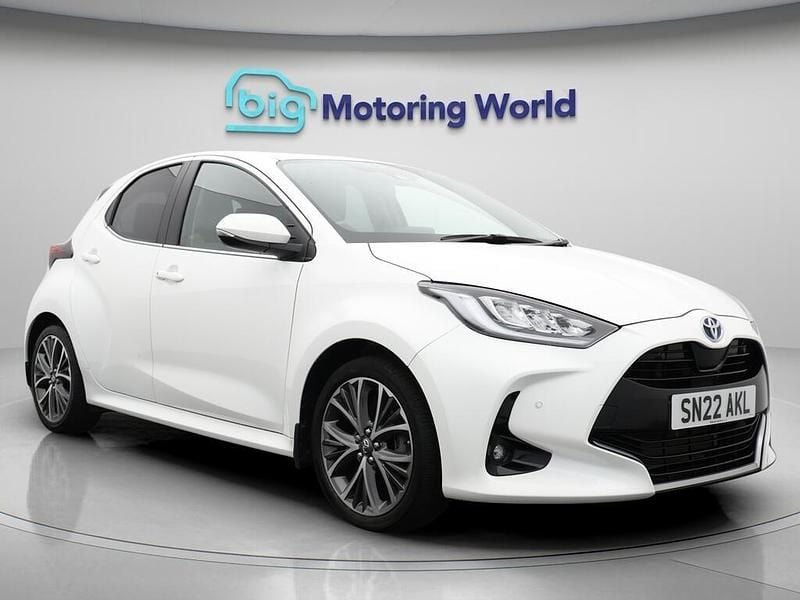 White Used 2022 Toyota Yaris Hybrid Hatchback | £18,100 (Fair price) - Image 1/4