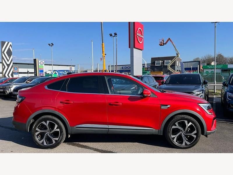 Begagnad Renault Arkana Techno 2023 Röd SUV