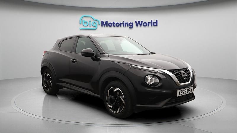 Black Used 2023 Nissan Juke N-Connecta SUV | £12,400 (Good price) - Image 1/4