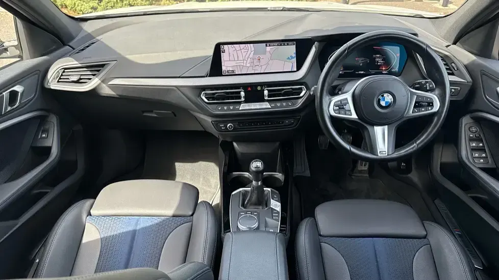 Usado BMW 118 M Sport 134 HP (98 kW) 2023 Branco Citadino