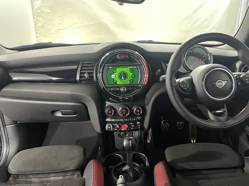 Usado Mini John Cooper Works Hatch 228 CV (167 kW) 2019 Negro Utilitario