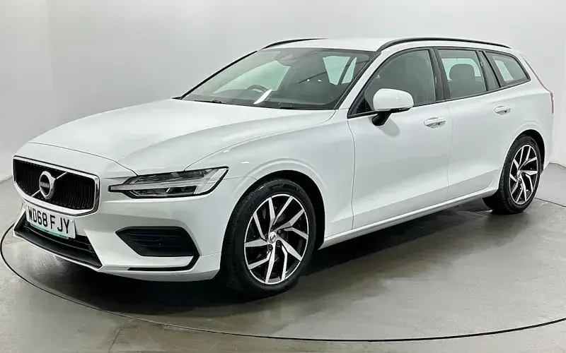 Used Volvo V60 Momentum 250 HP (183 kW) 2019 Estate