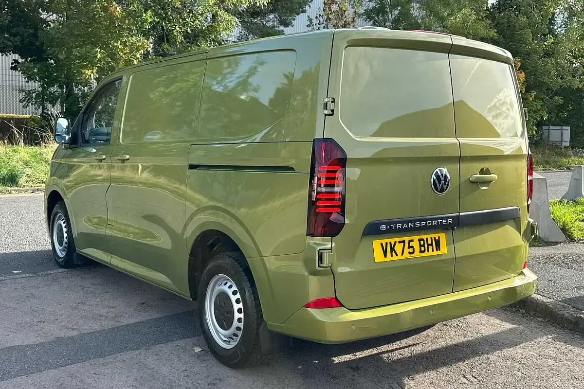 New VW Transporter 100 kW (136 HP) 2025 Green Van