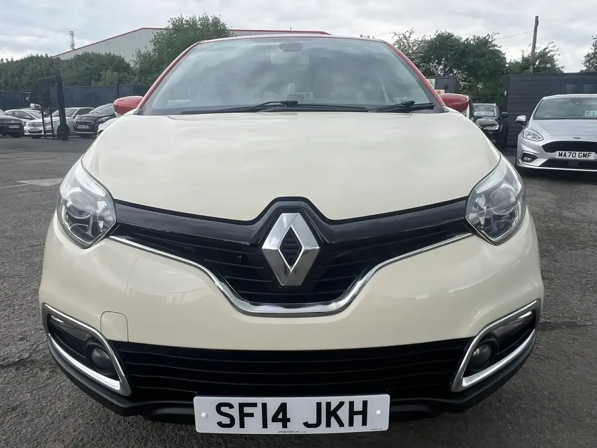 Used Renault Captur Dynamique 90 HP (66 kW) 2014 Cream/orange SUV