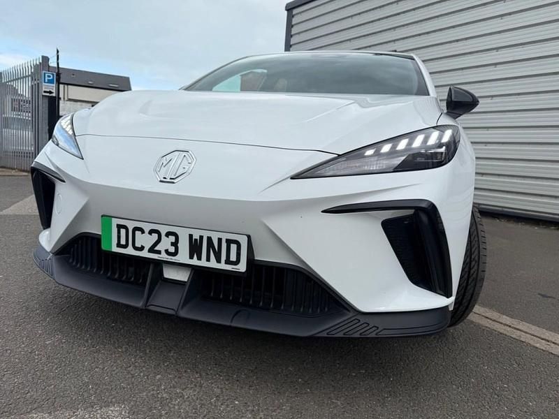 Used MG MG4 EV SE 2023 White Hatchback