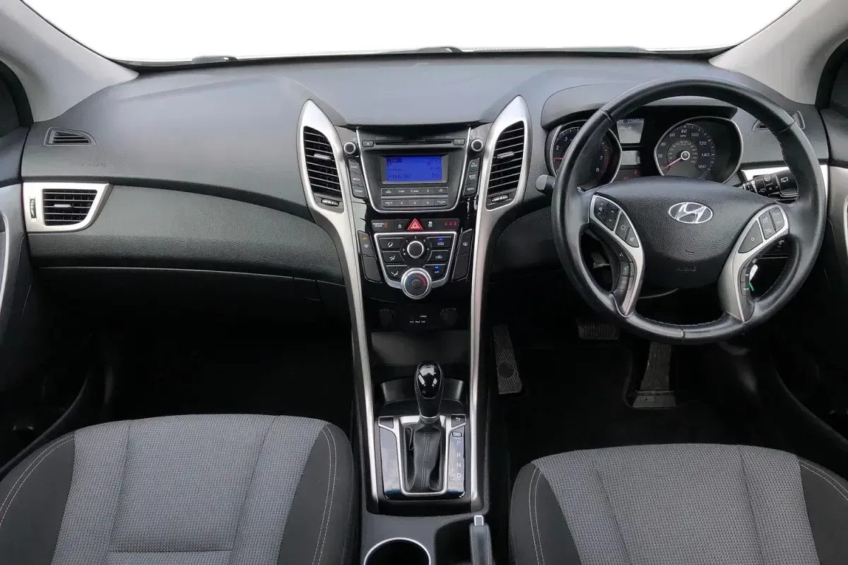 Used Hyundai i30 SE 120 HP (88 kW) 2016 Silver Hatchback