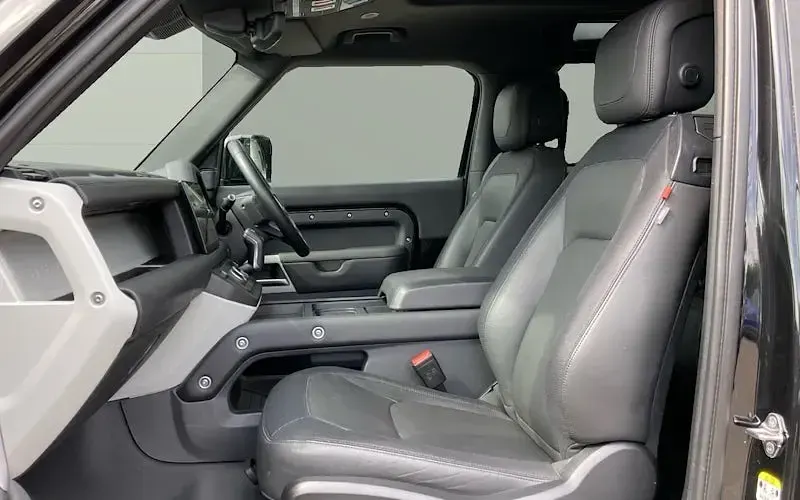 Used Land Rover Defender HSE Dynamic 249 HP (183 kW) 2025 SUV