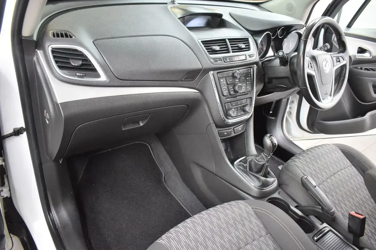Used Vauxhall Mokka 140 HP (102 kW) 2015 White SUV