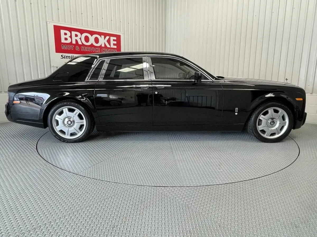 Used Rolls Royce Phantom 460 HP (338 kW) 2006 Black Sedan
