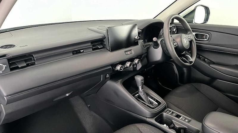 Used Honda HR-V Elegance 131 HP (96 kW) 2024 White SUV