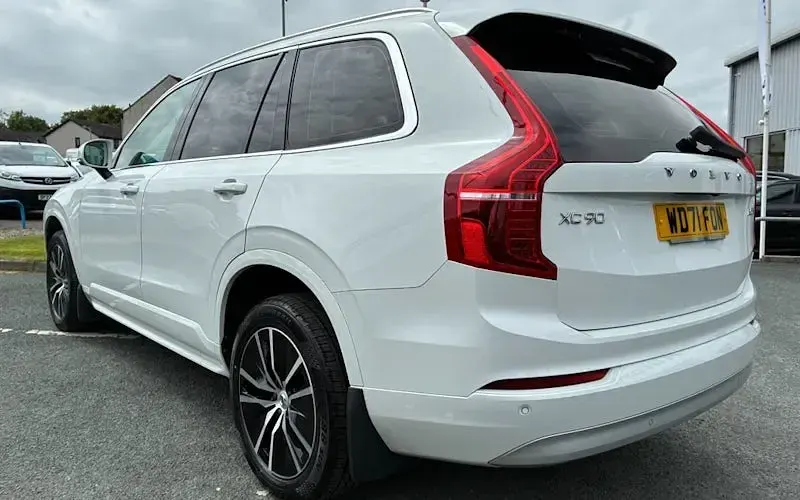Used Volvo XC90 Momentum 235 HP (172 kW) 2021 SUV